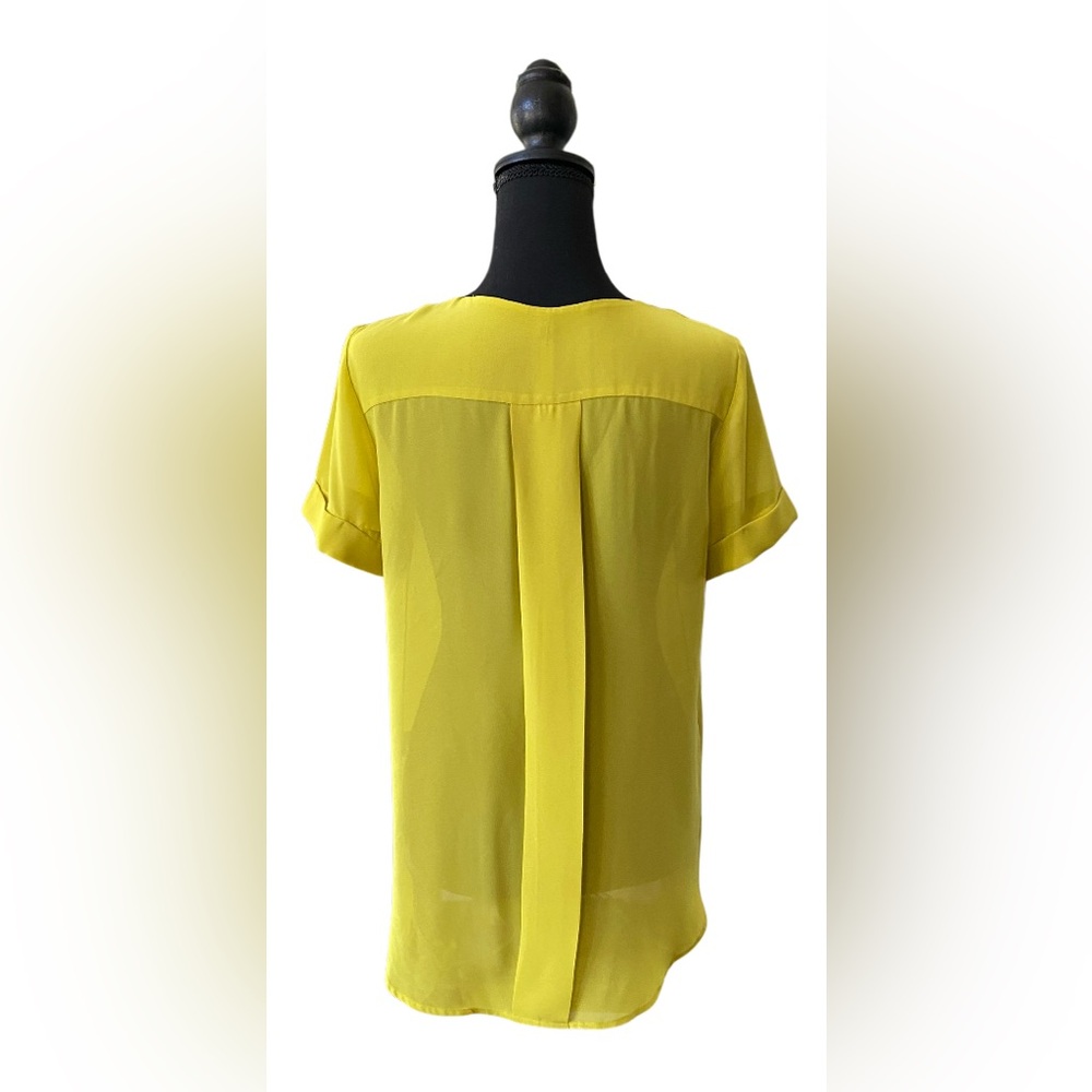 W118 by Walter Baker: Yellow Pleated Relaxed Blouse with Cuff Sleeves - Picture 9 of 17
